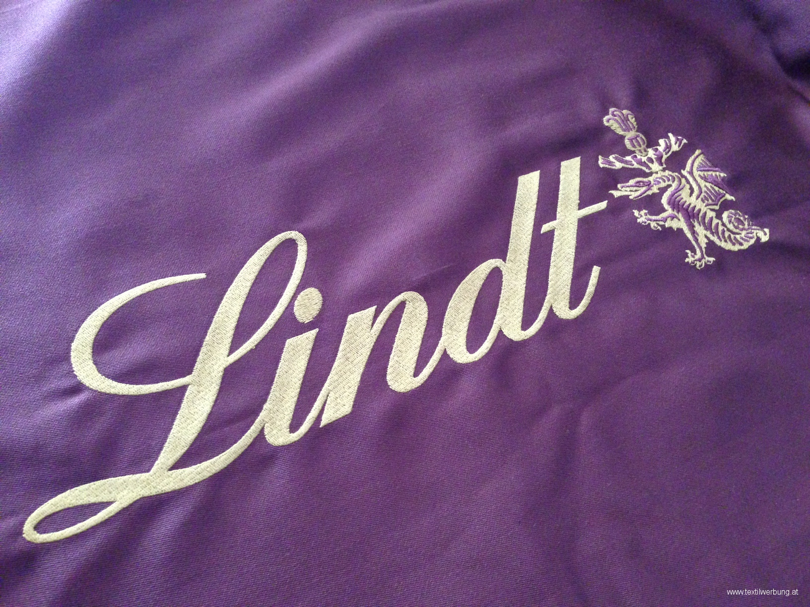 lindt-logo-stickerei