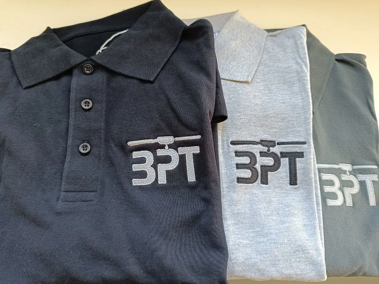 Polo mit aufgestickter Logo Anwendung