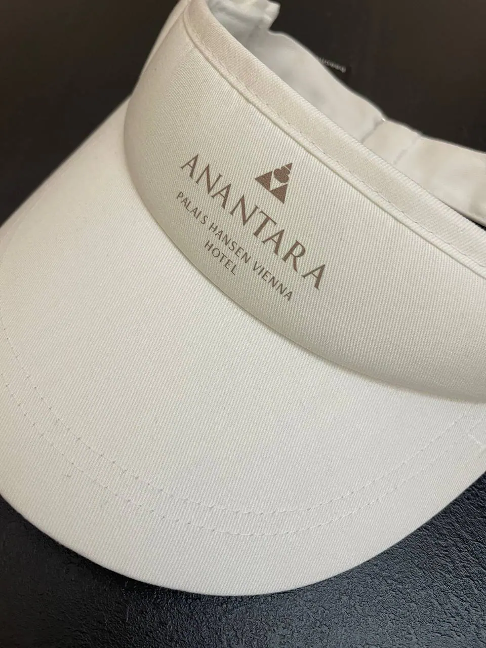 Anantara Palais Hansen Vienna Hotel bedruckter Sunvisor – Hotellerie-Textildruck