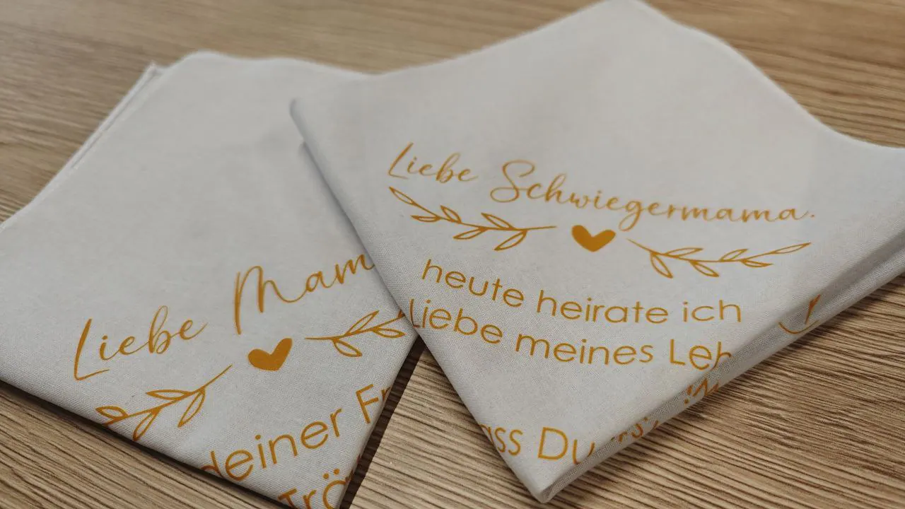 Bestickte Hochzeits-Taschentücher – Liebe Schwiegermama Textstickerei gold