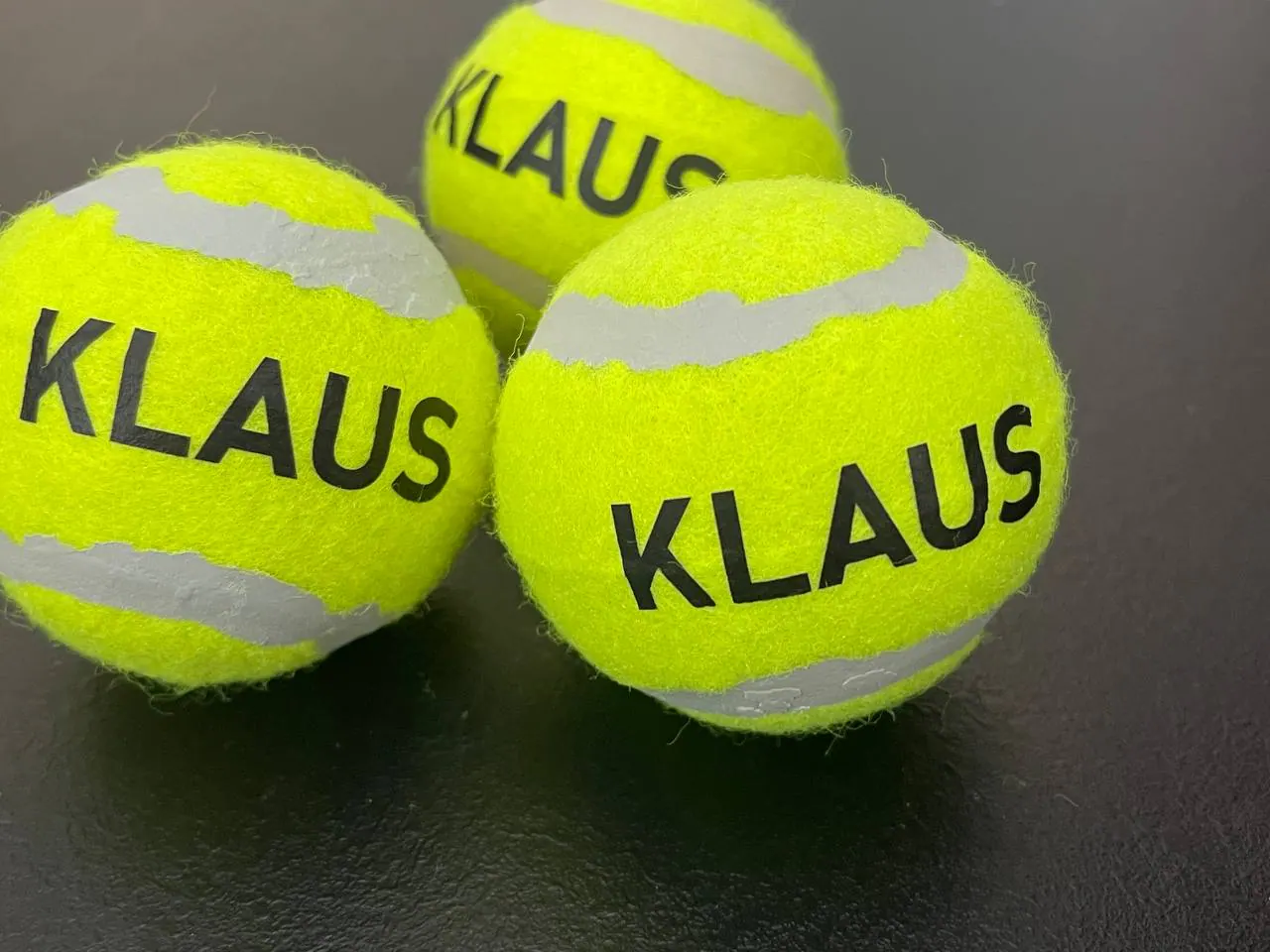 Bedruckte Tennisbälle mit Namen Klaus – personalisierter Tennisball-Druck