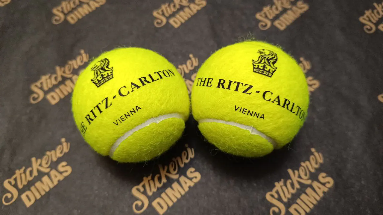 The Ritz-Carlton Vienna bedruckte Tennisbälle – Hotel-Logo auf Tennisball